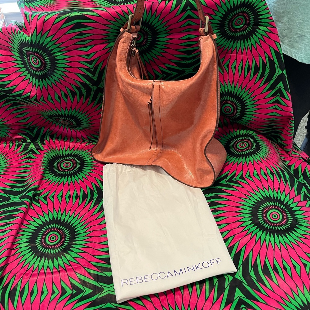 Beautiful leather bag. Great external zipper pockets. 🧡You’ll love it🧡